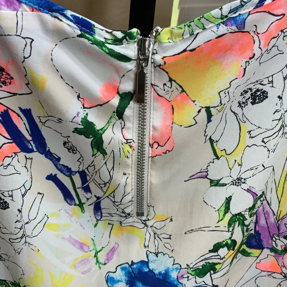 Express Colorful Floral Women's Blouse - Picture 4 of 11